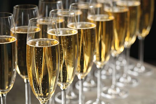 Rows of toasting drinks in champagne flutes